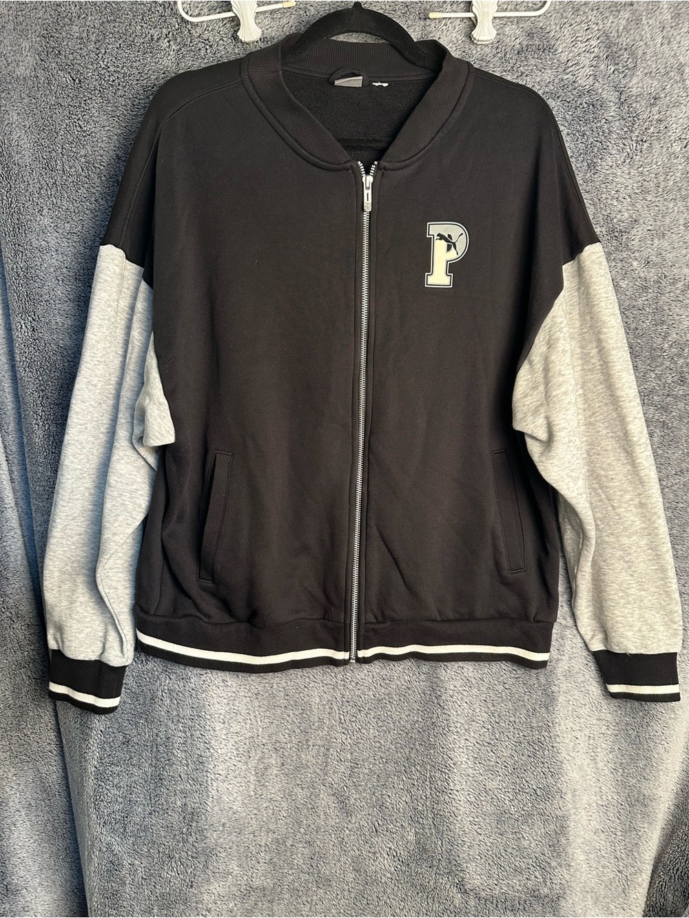 Puma woman’s Black & Gray Zip Bomber sweatshirt Jacket